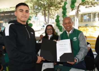 Entrega Conalep 30 títulos profesionales en el plantel Serdán