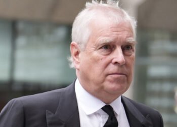 Detienen al expríncipe británico Andrés en medio del escándalo por sus vínculos con Epstein