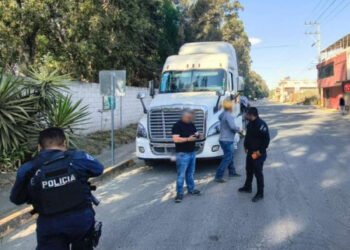 Recupera Policía Estatal tractocamión y cargamento de varilla