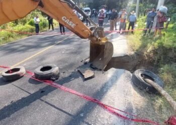 Atiende Gobierno Estatal falla en carretera Acuaco – Huehuetla