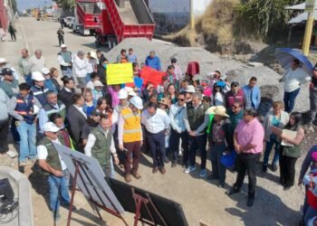 Supervisa Pepe Chedraui trabajos de rehabilitación vial en Camino Viejo a Balcones