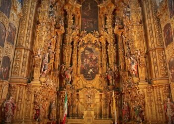 El INAH supervisó obras de conservación en el Retablo de los Reyes, de la Catedral Metropolitana de la Ciudad de México