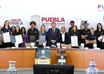 Armenta Mier reconoce a Guerreras de Puebla y fortalece deporte femenil