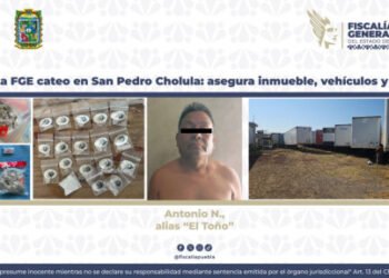 Ejecuta FGE cateo en San Pedro Cholula: asegura inmueble, vehículos y droga