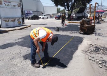 El Gobierno de Pepe Chedraui mejora las vialidades de la capital con el programa de bacheo permanente