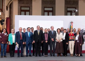 Presidenta presenta Comité de Científicos y Especialistas que analizarán la explotación de gas natural no convencional