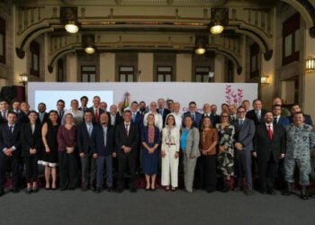 Presidenta Claudia Sheinbaum anuncia acuerdo con gasolineros para disminuir el precio del diésel a 27 pesos el litro