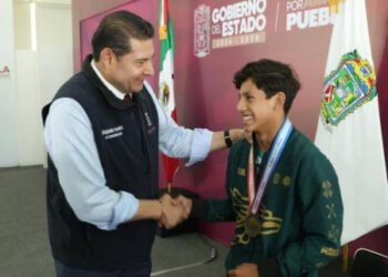 Gobierno Estatal premia esfuerzo de atletas poblanos en Olimpiada CONADE 2026
