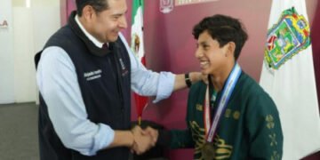 Gobierno Estatal premia esfuerzo de atletas poblanos en Olimpiada CONADE 2026