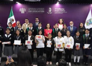 Jóvenes indígenas ponen en alto a Puebla en Olimpiada de Matemáticas