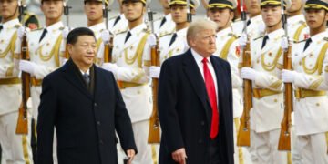 Reunión de dos gigantes ante un mundo en tensión: ¿qué esperar de la visita de Trump a China?