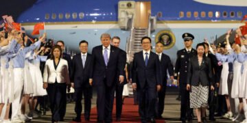 Trump arriba a China para su esperada reunión con Xi, en medio de un clima de tensión global