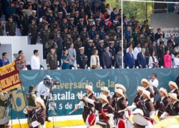 En unidad, con patriotismo y orden se realzó el desfile del 5 de mayo