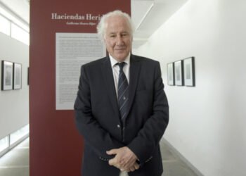 Imparte Christian Duverger conferencia acerca de la relación entre México y Francia a través de la literatura
