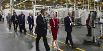 Plan México es creer en los trabajadores: Presidenta; General Motors producirá 80 mil autos para el consumo nacional que antes se importaban