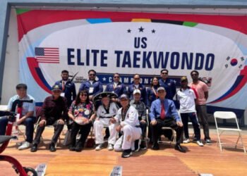 Taekwondoínes poblanos destacan en torneo internacional en California