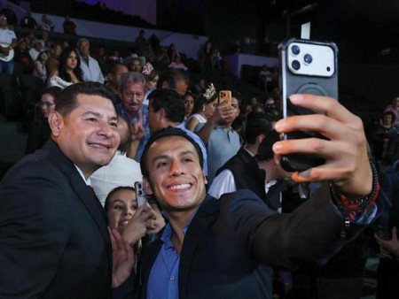 Gobierno estatal celebra a papás con recital musical para unir a las familias poblanas