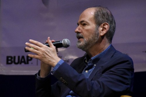 Presenta Juan Villoro “Los héroes numerados” en el Teatro del CCU BUAP