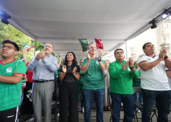 Convive Pepe Chedraui con poblanas y poblanos en la inauguración de la Copa del Mundo 2026