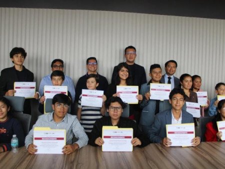 Jóvenes poblanos representarán a México en competencia internacional de matemáticas en Singapur