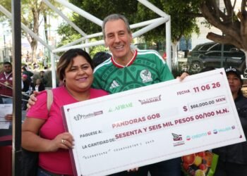Entrega Pepe Chedraui cheques de “Tu Crédito Imparable” en San Jerónimo Caleras