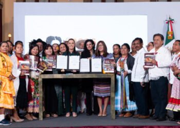 Presidenta firma convocatoria para consulta de iniciativa de Ley General de Derechos de los Pueblos Indígenas y Afromexicano