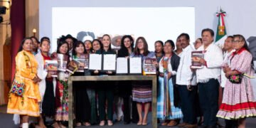 Presidenta firma convocatoria para consulta de iniciativa de Ley General de Derechos de los Pueblos Indígenas y Afromexicano