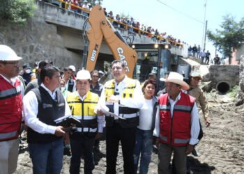 Por tierra y por aire, gobernador Armenta Mier recorre zona afectada en Ciudad Serdán