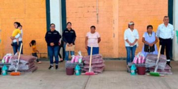 Protección Civil entrega apoyos a afectados en Huehuetla