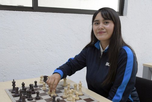 Obtiene alumna BUAP medalla de plata en ajedrez