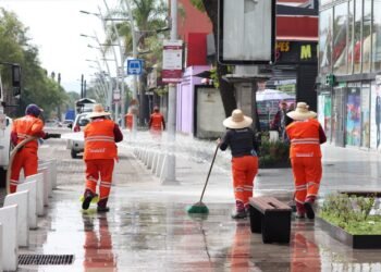 Gobierno de Pepe Chedraui mantiene limpios el Zócalo y la Avenida Juárez tras el encuentro entre México e Inglaterra