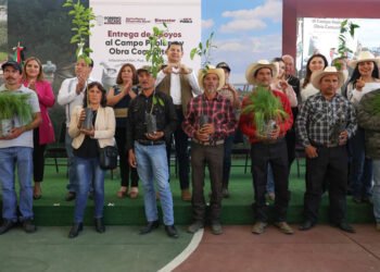 Ixtacamaxtitlán recibe apoyos estatales sin precedentes en maquinaria, fertilizantes y reforestación