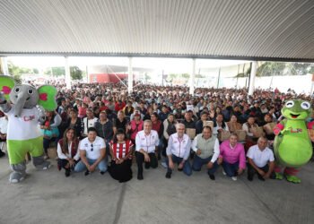 Entrega Pepe Chedraui apoyos del programa Alimentación Imparable en Xonacatepec