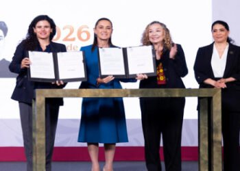 Presidenta firma y envía iniciativa de Ley General para prevenir, investigar, sancionar y reparar el daño por el delito de feminicidio