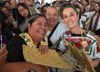 Las mujeres somos el alma de la nación, por eso hay que reconocerlas: Presidenta entrega Pensión Mujeres Bienestar en Quiroga, Michoacán