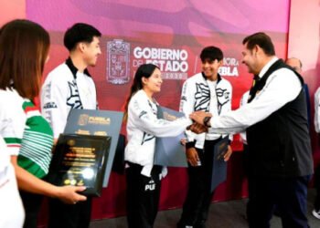 Seis campeones poblanos de kickboxing brillan con el respaldo del gobierno estatal