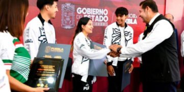 Seis campeones poblanos de kickboxing brillan con el respaldo del gobierno estatal