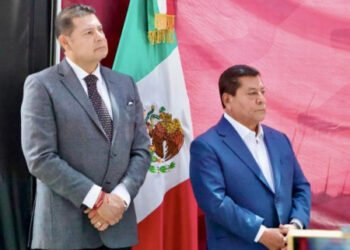 Gobierno estatal encabeza transformación histórica de caminos y vialidades con maquinaria propia.