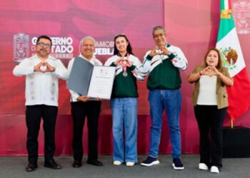 Talento poblano trasciende fronteras con medalla internacional en Londres