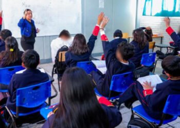 Regresan a clases más de 2 millones de estudiantes en Puebla