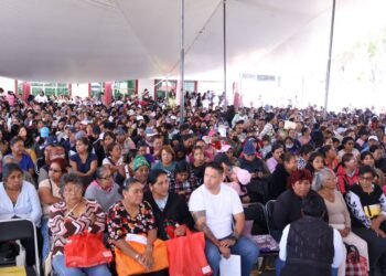 Entrega gobierno de Pepe Chedraui apoyos alimentarios en Guadalupe Hidalgo