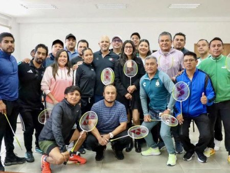 Deporte y Juventud fortalece capacitación de bádminton a entrenadoras y entrenadores poblanos