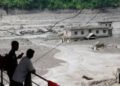 Destrucción y caos en Nepal tras una riada que arrasó puentes e instalaciones