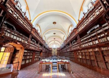 La Biblioteca Palafoxiana celebra 380 años de ser memoria viva de puebla.