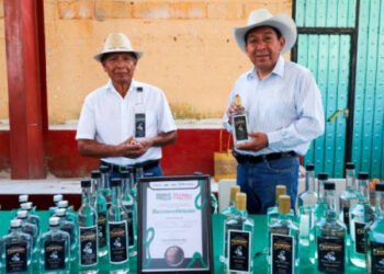 Gobierno Estatal impulsa mezcal, artesanías y riqueza comunitaria en Caltepec
