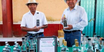 Gobierno Estatal impulsa mezcal, artesanías y riqueza comunitaria en Caltepec
