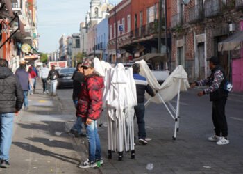 Despliegan Gobiernos de la Ciudad y Estatal operativo para liberar el corredor 5 de Mayo del comercio popular