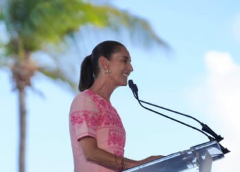 Somos uno mismo, gobierno y pueblo unido jamás será vencido: presidenta; en Q. Roo 486 mil 167 personas reciben Programas para el Bienestar
