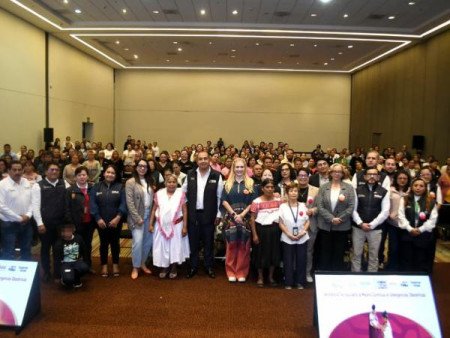 Gobierno fortalece la salud materna con capacitación a parteras y parteros